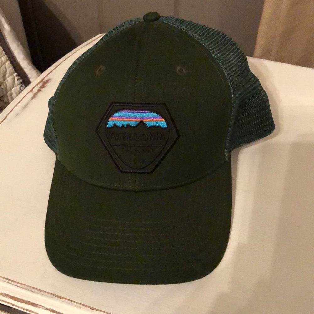Green patagonia hat! New!